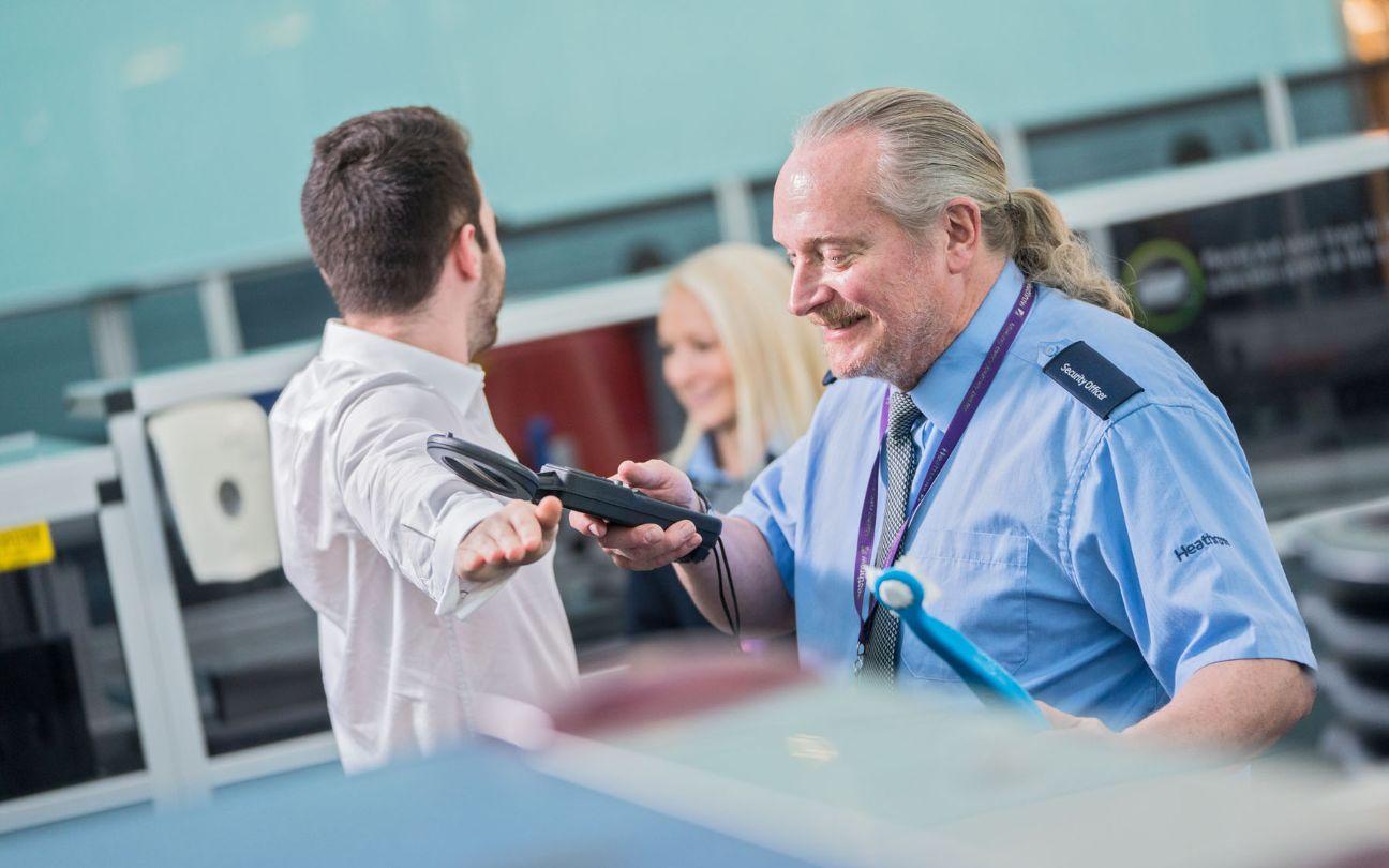 HEATHROW SÄKERHETSKONTROLL