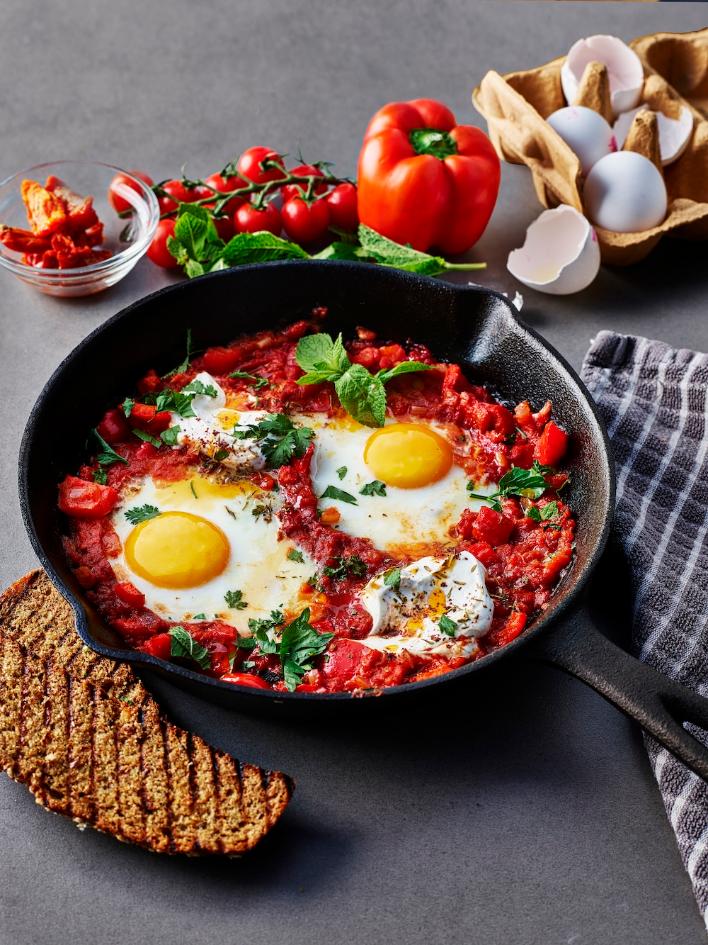 Prefer savoury? Try the Baked Shakshuka Eggs at Pilots – rich in choline and iron to support metabolism and skin health.