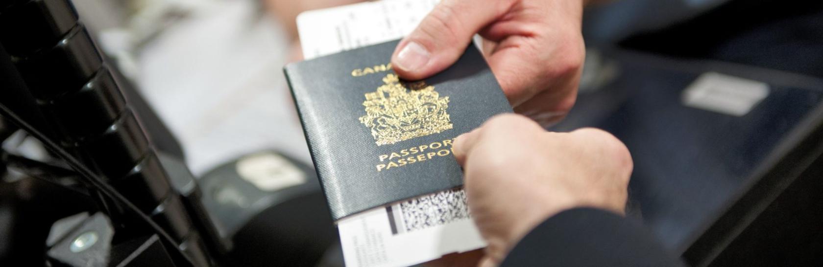 holiday_CHE08426d (4)_hero-desktop.jpg